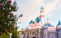 迪士尼计划下个月分阶段重新开放公园和度假村