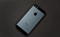 一张图片显示了可以在其上实现新型强制接触的AppleiPhone