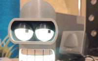 Futurama的Bender使得脾气暴躁的智能扬声器