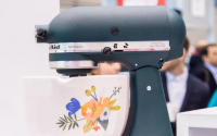 用这些华丽的新碗升级您的KitchenAid立式搅拌机