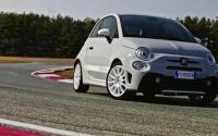 全新特别版Abarth595热舱口庆祝MotoGP自行车比赛的赞助