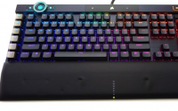 我们来看看海盗船最新的游戏键盘K100RGB
