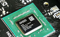AMD转向7nm架构的最重要创新之一是包含PCIe4.0。
