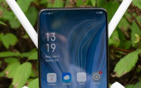 OppoReno10xZoom是今年早些时候发布的另一款基于Snapdragon855 