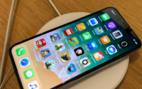 苹果可能在2021年推出的高配版iPhone机型上去除Lightning连接器