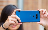 LGG8ThinQ最大的看点就在于其外形设计可实现双屏拼接