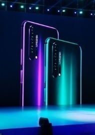 荣耀20和荣耀20PRO均前置3200万像素摄像头