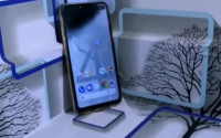 谷歌Pixel4的正面屏幕设计与上一代有所变化由刘海屏转变为挖孔全面屏