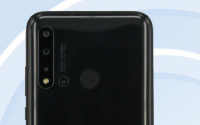 华为nova5i正面采用了屏下开孔设计