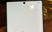三星Note10依然采用与三星S10相同的InfinityO屏幕设计