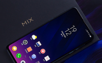 小米MIX4正面采用一块6.4英寸的AMOLED显示屏