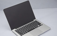 MacBookPro有问题的蝶式键盘的凌乱过去的轻微挖掘
