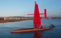 Saildrone的USV主要由太阳能和风能提供动力