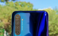 realmeXT采用了全新的外观设计双曲线小蛮腰配合3D曲面玻璃
