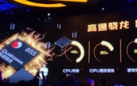 iQOONeo855版同样采用了双面玻璃+金属中框的设计