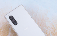 索尼Xperia5配备了一块6.1英寸长宽比为21：9的OLED屏幕