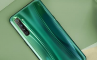 realmeX2背部采用了3D曲面玻璃设计搭配虫洞纹理工艺