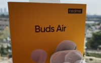 realmeBudsAir还支持无线充电功能