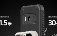 Nokia800支持IP68防水防尘还具备防摔能力