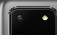 三星GalaxyS20Ultra相机区域整体呈矩形由四颗摄像头和一颗闪光灯组成