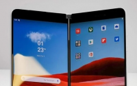 SurfaceDuo是一款双屏产品由一根可360度旋转的铰链连接两块5.6英寸屏幕