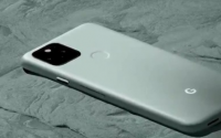 谷歌Pixel5搭载了一块6.0英寸的FHDOLED挖孔屏幕