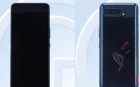 ROG游戏手机5配备了一块6.78英寸AMOLED屏幕
